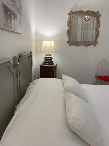 La Maison De Lilly Alojamento de Acomodação e Pequeno-almoço 4*