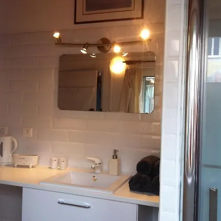 La Maison De Lilly Couette-café 4*